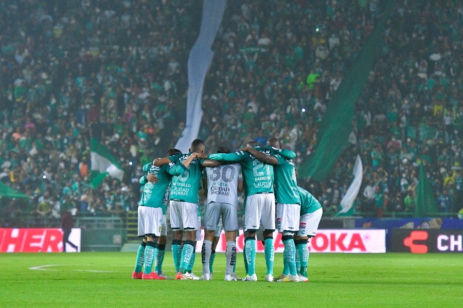 Jugadores de León previo a un partido