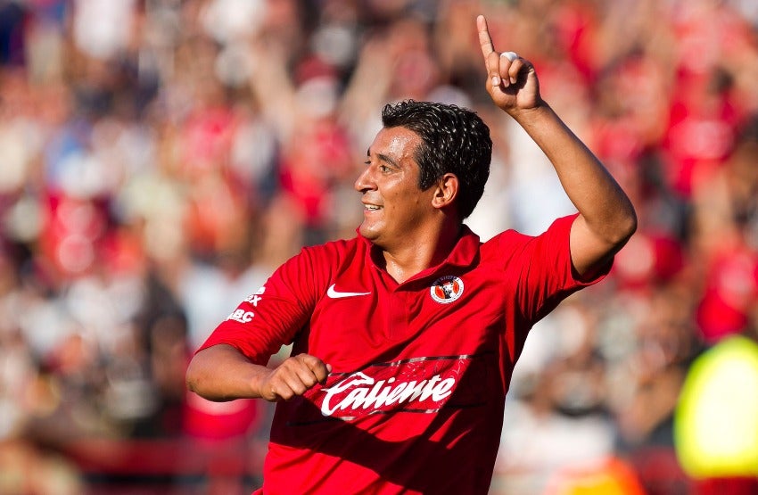 Alfredo Moreno en un partido de Xolos