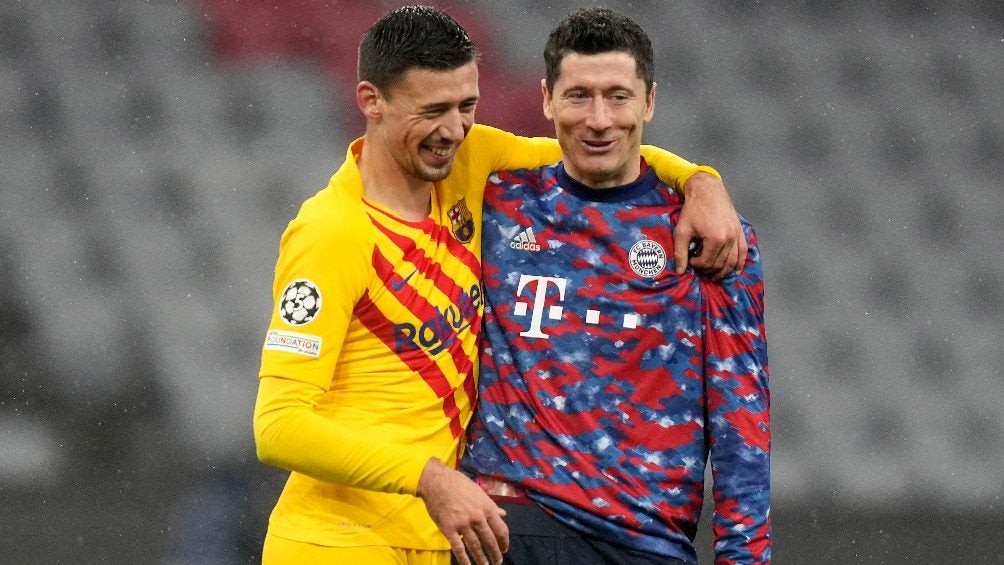 Clément Lenglet junto con Robert Lewandowski 