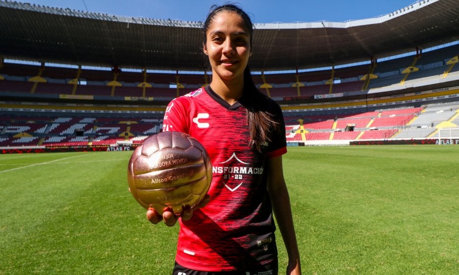 Alison González con su Balón de Oro