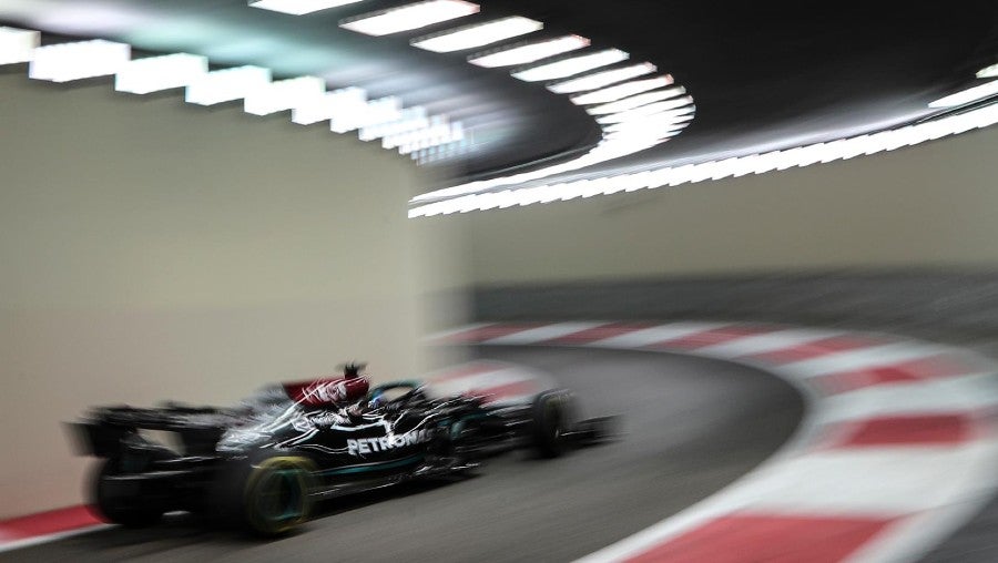 Lewis Hamilton en el circuito de Yas Marina