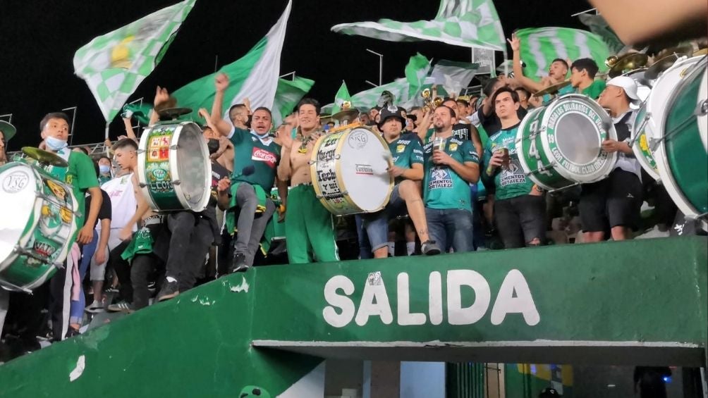 Nacho González apoyando a León