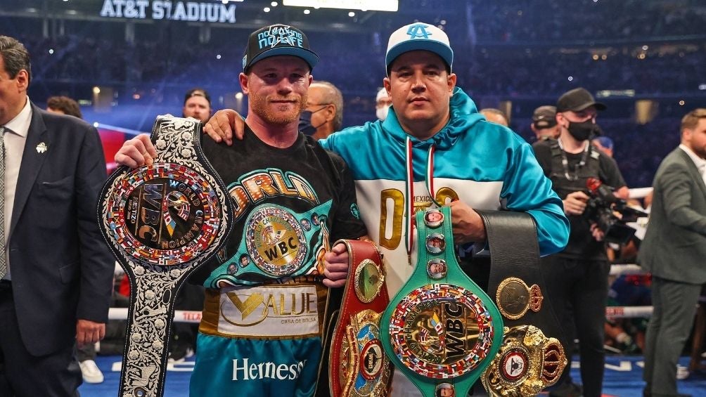 Canelo Álvarez y Eddy Reynoso