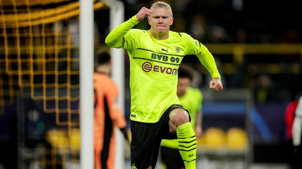 Haaland festejando gol con el Borussia Dortmund en la Champions