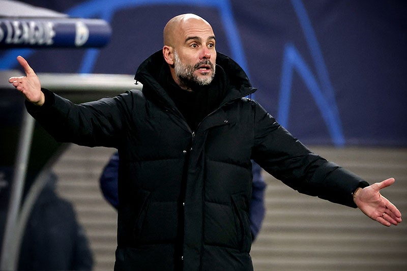 Pep Guardiola durante un duelo del Manchester City 