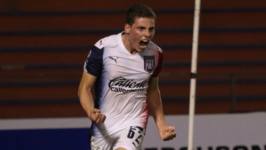 Alejandro Organista celebra gol con el Tapatío