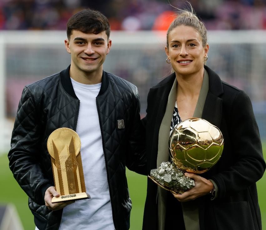 Pedri con Putellas en el Camp Nou 