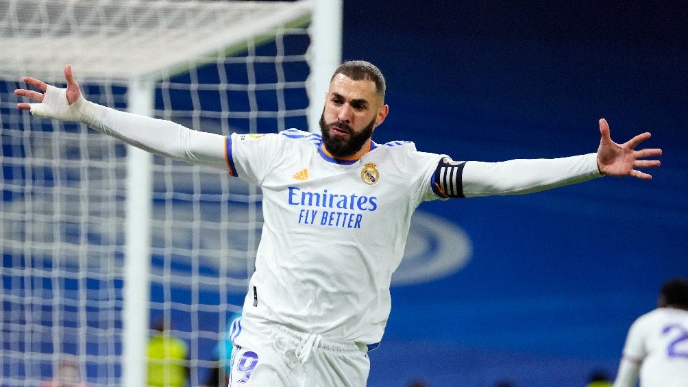 Karim Benzema festejando gol con el Real Madrid en LaLiga