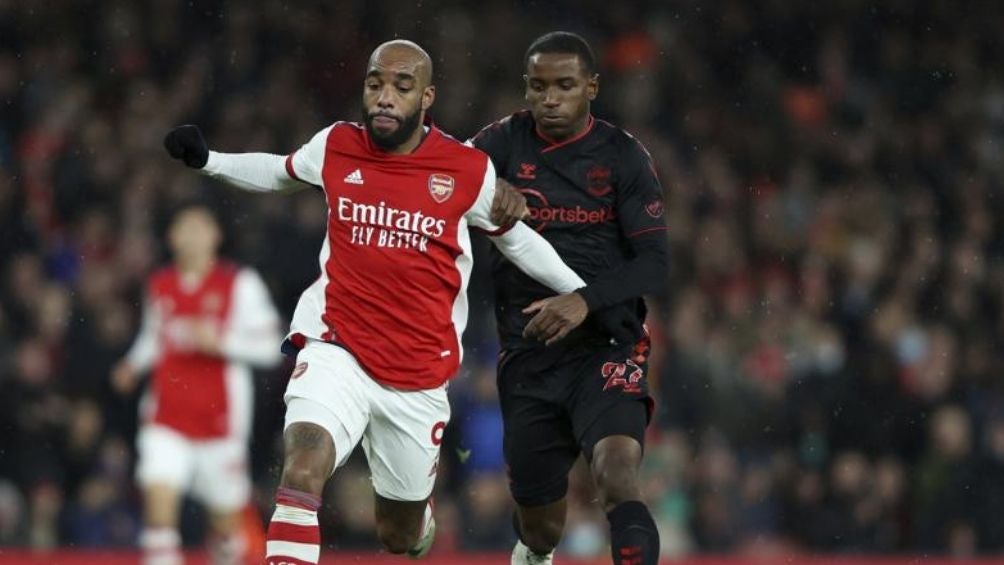 Lacazette abrió el marcador