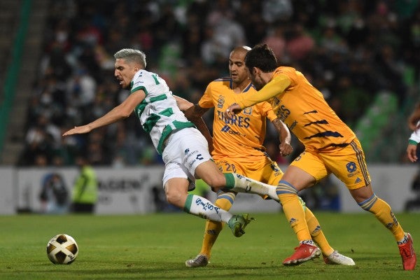 Diego Valdés en acción frente a Tigres