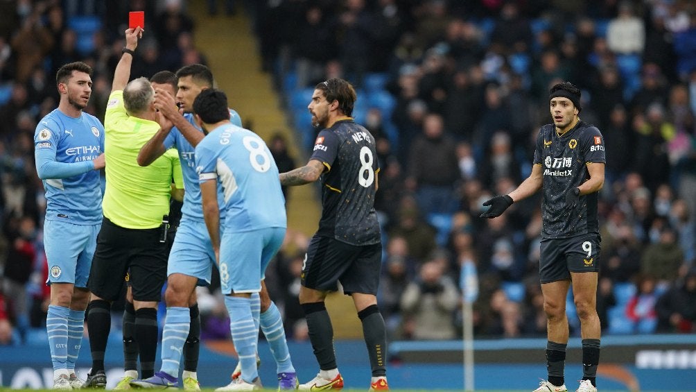 Raúl Jiménez tras ser expulsado ante el Manchester City