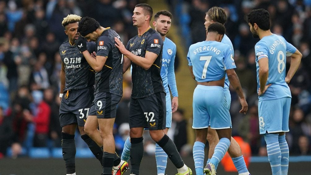 Raúl Jiménez tras ser expulsado ante el Manchester City