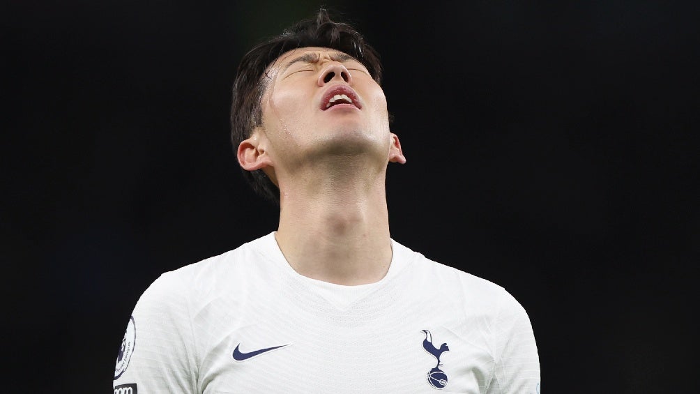 Heung-Min Son lamentándose durante un partido con el Tottenham