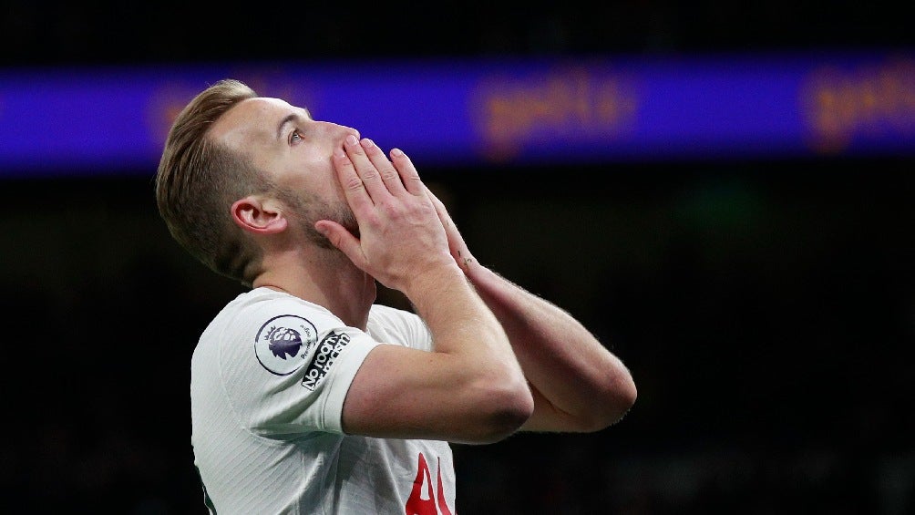 Harry Kane lamentándose durante un partido con el Tottenham