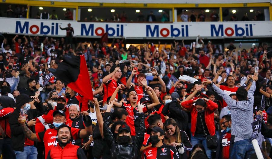 La afición rojinegra celebra el pase a la Final