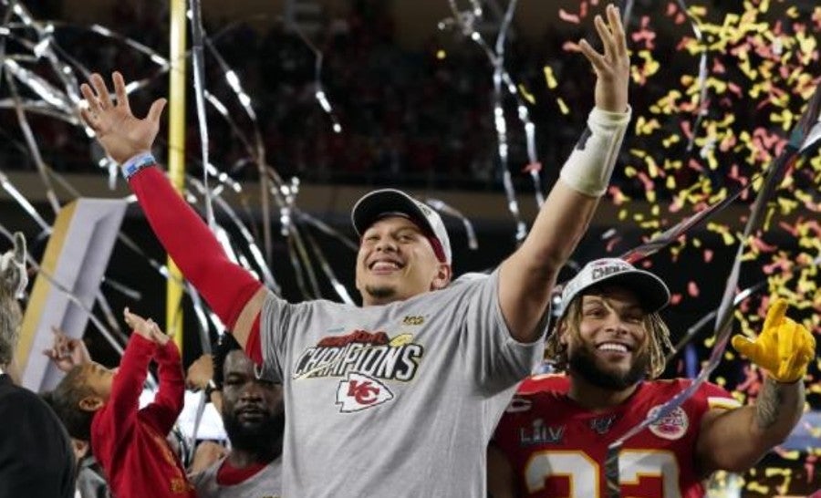 Patrick Mahomes celebra haber ganado el Super Bowl