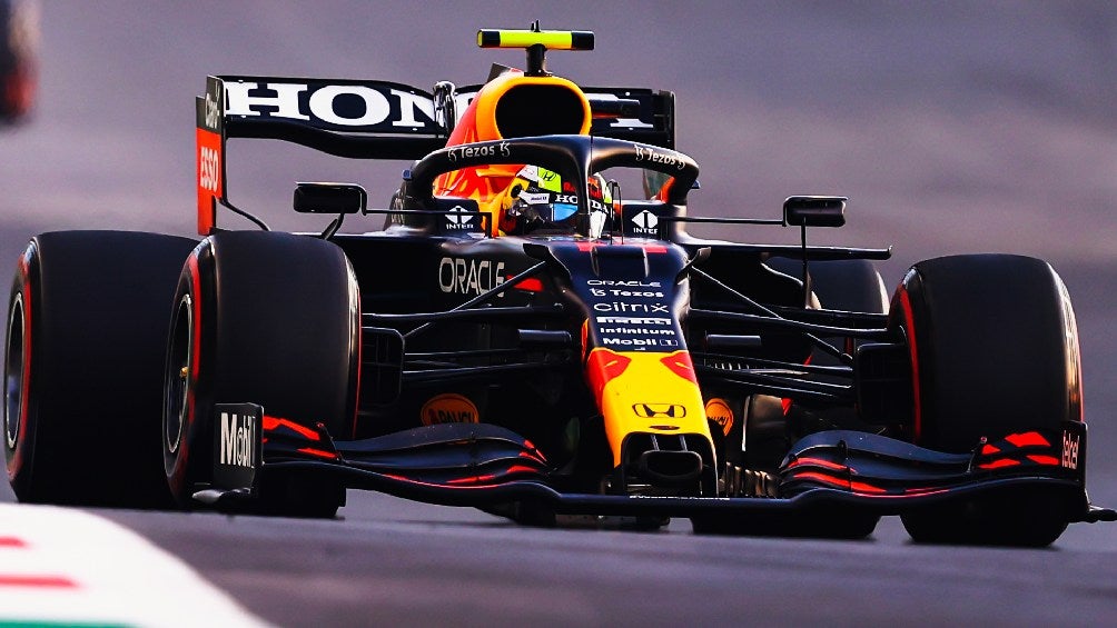 Checo Pérez corriendo en el Gran Premio de Abu Dabi