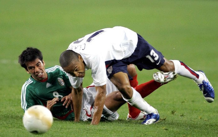 Pavel Pardo ante Estados Unidos en 2007