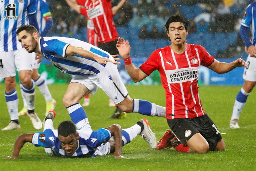 Erick Gutiérrez durante un partido con PSV