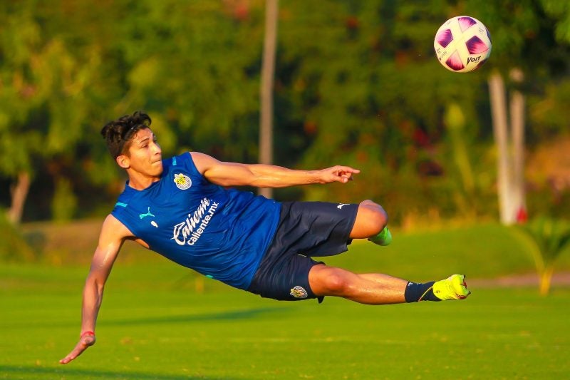 Ángel Zaldívar en práctica con Civas 