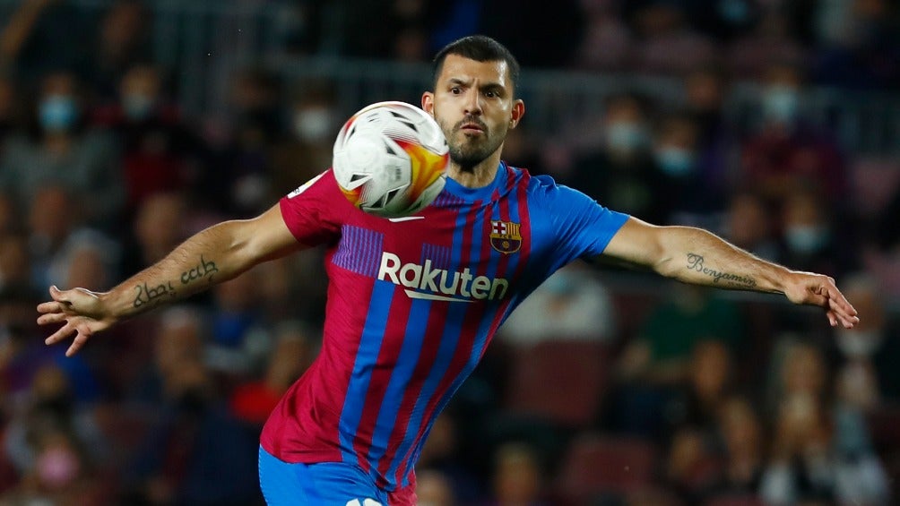 Sergio 'Kun' Agüero jugando partido con el Barcelona