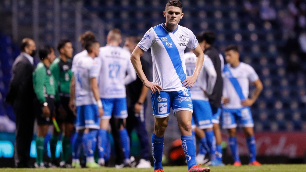 Israel Reyes reacciona durante partido con La Franja