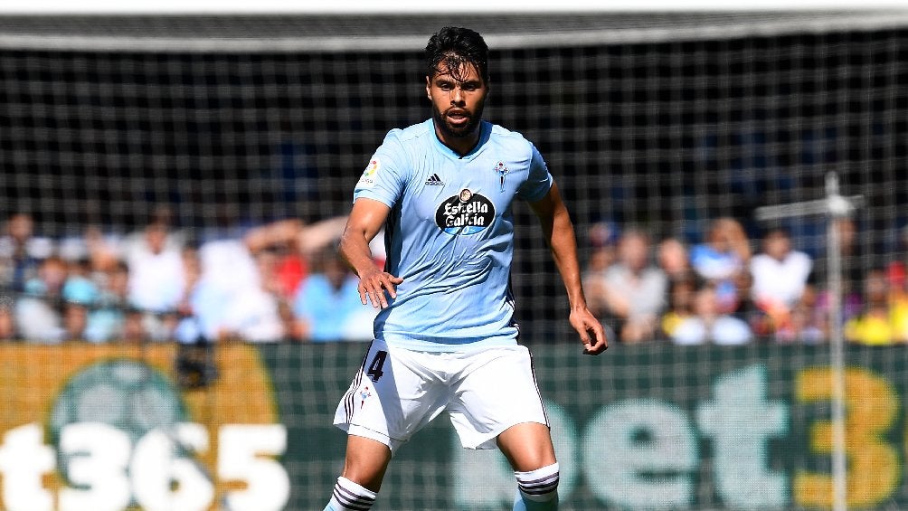 Néstor Araujo jugando partido con Celta de Vigo en LaLiga