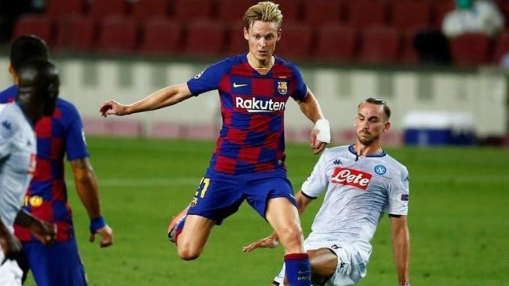 Frenkie disputando un balón ante Napoli