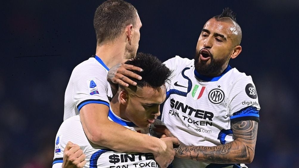 Lautaro Martínez celebrando su gol 