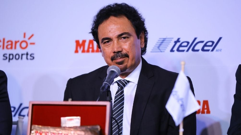 Hugo Sánchez durante un evento 