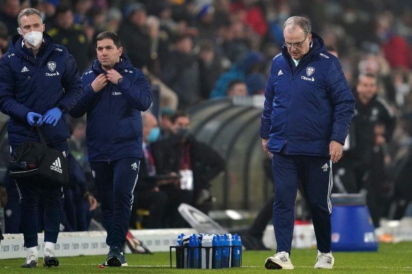 Bielsa lamentando la anotación del Arsenal