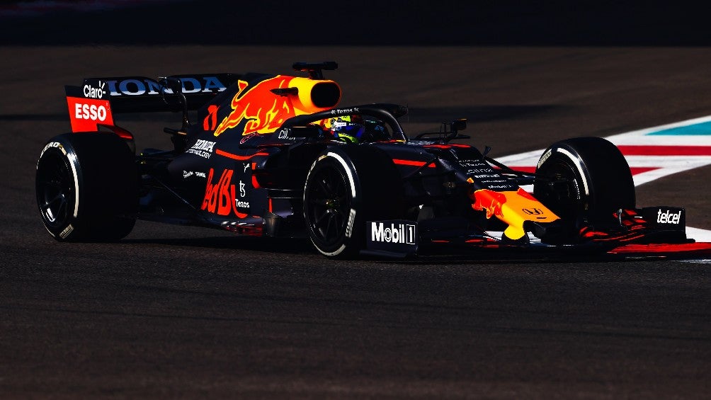 Checo Pérez corriendo en el Gran Premio de Abu Dabi