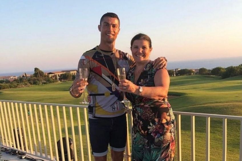 Cristiano y su madre festejando año nuevo