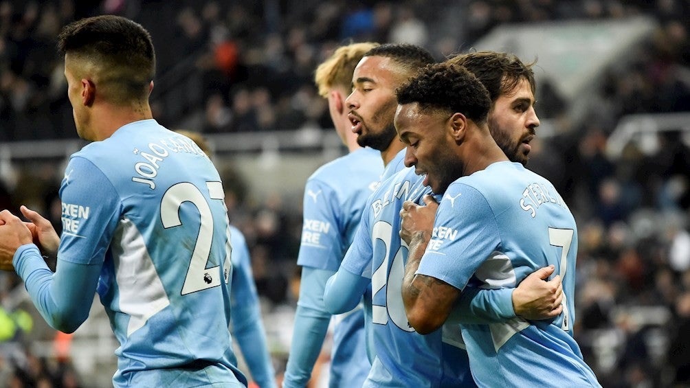 Jugadores del City celebran gol vs Newcastle