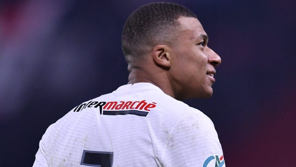 Kylian Mbappé durante un partido con el PSG