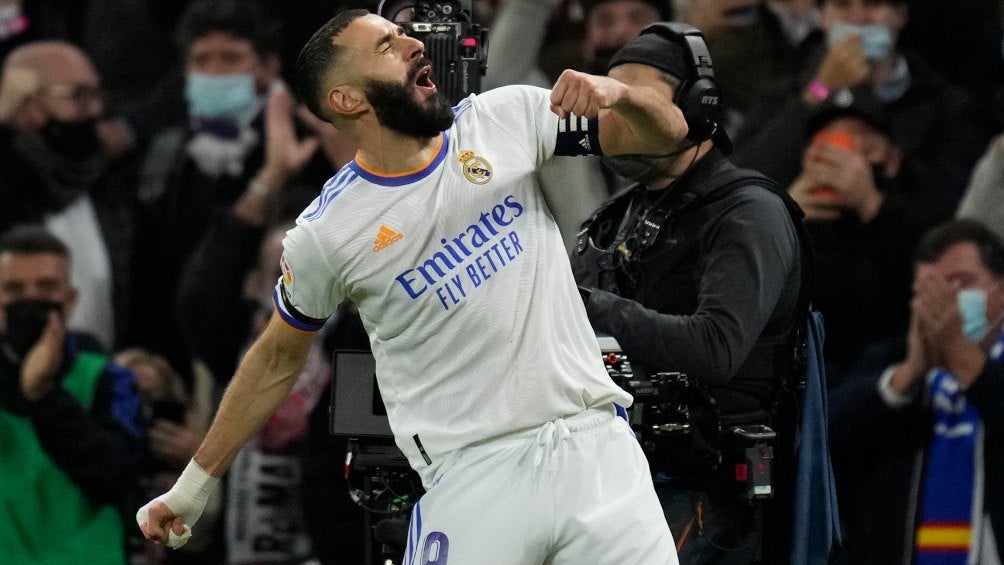 Karim Benzema festeja una anotación con el Real Madrid 