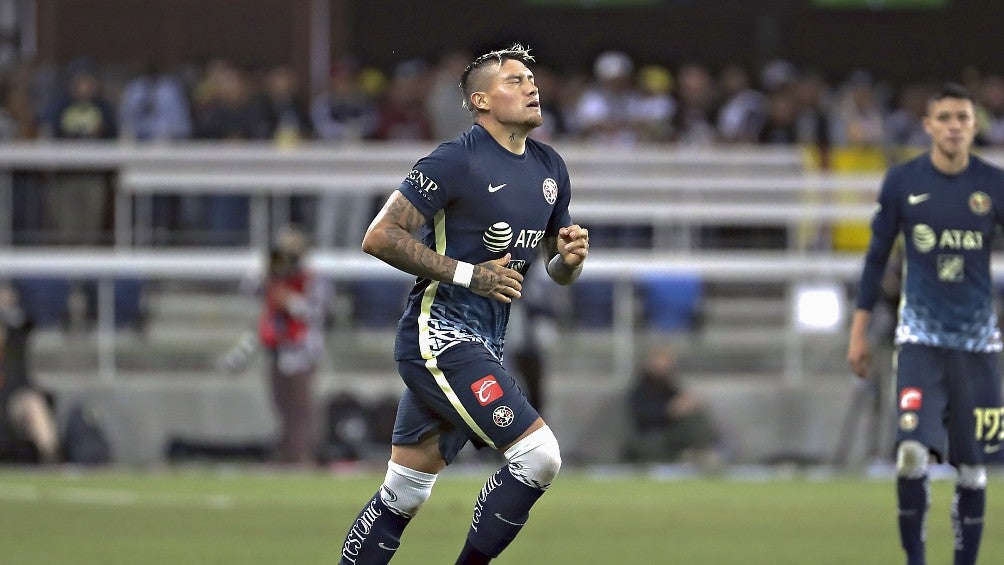 Nico Castillo durante un partido con América