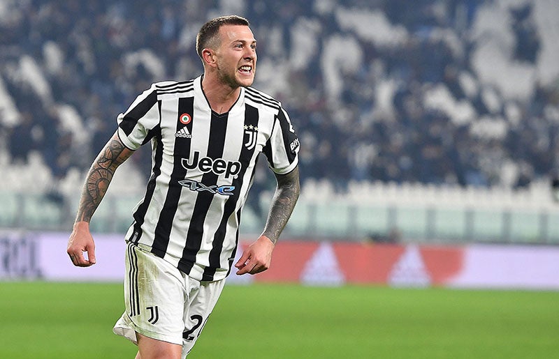 Bernardeschi celebra su anotación con la Juventus 