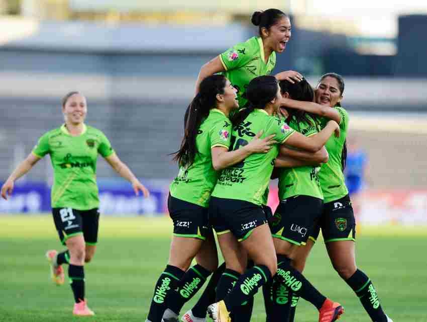 Bravas celebrando un gol 