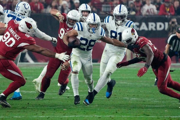 Jonathan Taylor en acción ante Arizona