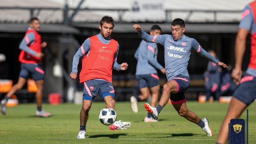 Jugadores de Pumas en un entrenamiento 