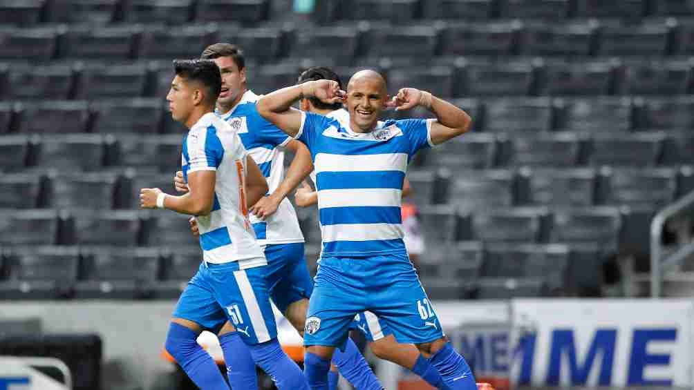 Chupete festejando su primer gol en Raya2