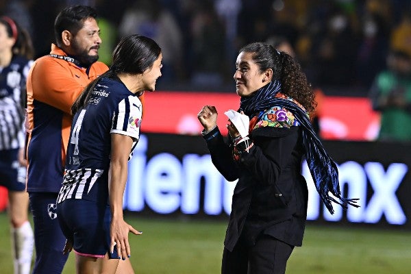 Eva Espejo celebra con Rayadas en la Final