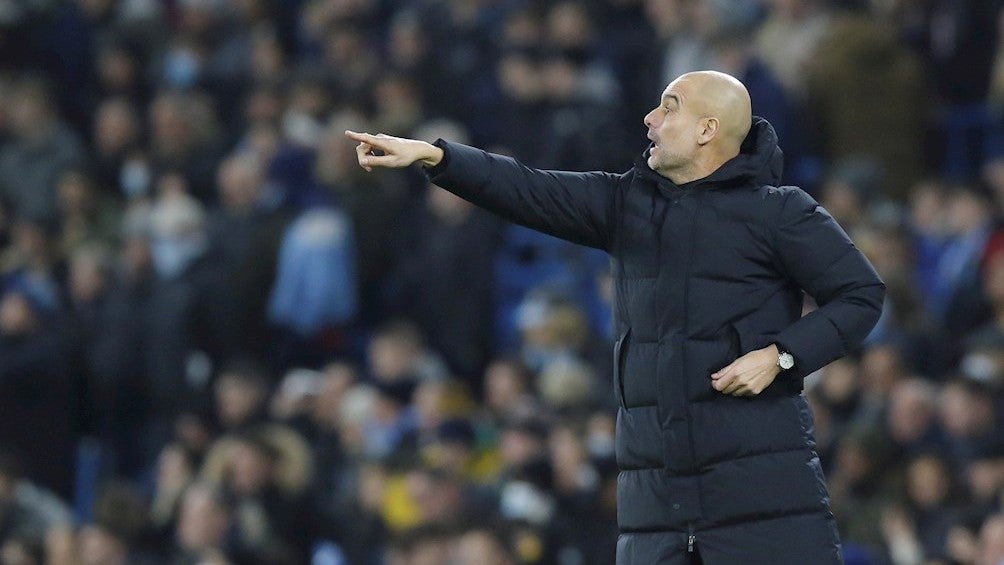 Pep Guardiola durante un partido con el City