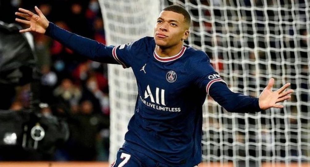 Mbappé anotando un gol