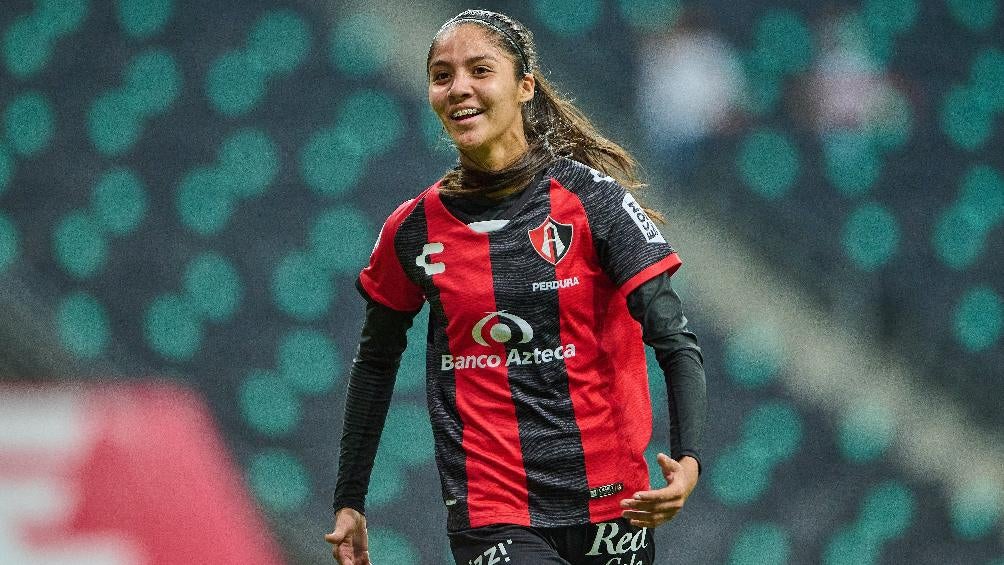 Alison González festejando gol con Atlas en la Liga MX Femenil