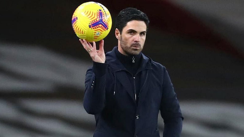 Mikel Arteta durante un duelo del Arsenal 