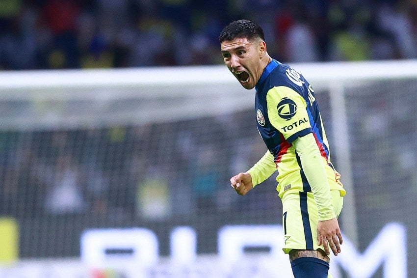 Leonardo Suárez en un juego del América