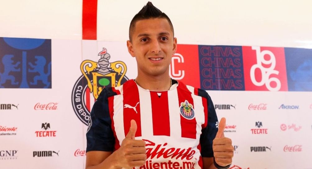 Piojo Alvarado presentado con Chivas