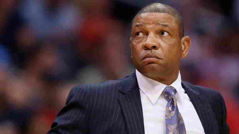 Doc Rivers dio positivo a Covid-19